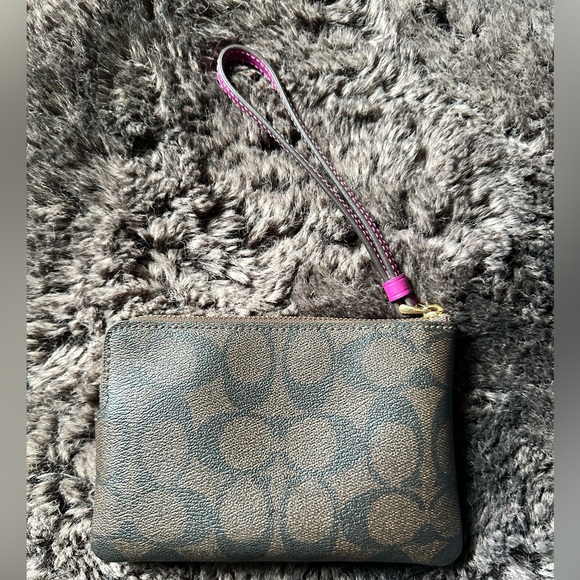 Coach Corner Zip Wristlet In Signature Canvas - Picture 2 of 9